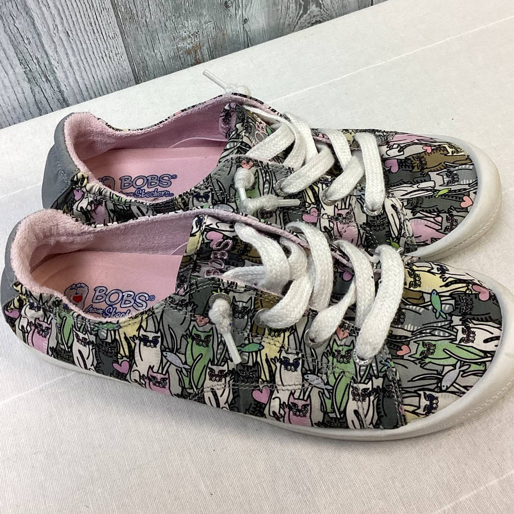 Bob's Skechers Womens Size 8 Waving Cats Hearts Canvas Memory Foam Tennis Shoes